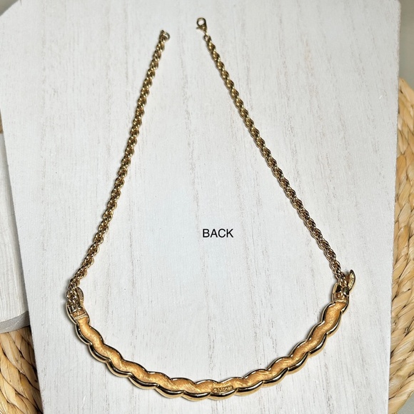 Monet Vintage Twist Front Design 18K Gold Plated Spiral Chain Link Necklace. - Picture 8 of 14